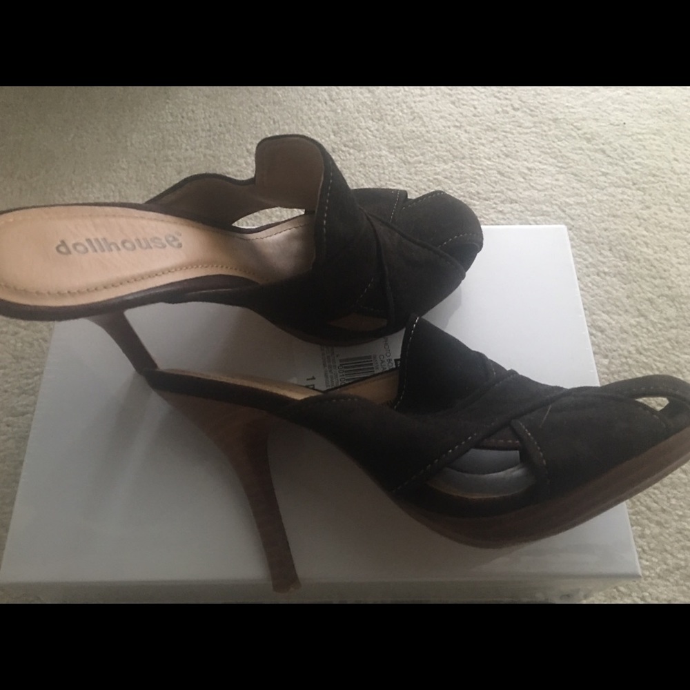 Dollhouse mule pumps